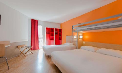 Première Classe La Rochelle Centre - photo 2